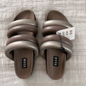NWT ROAM Puffy Slides size 8